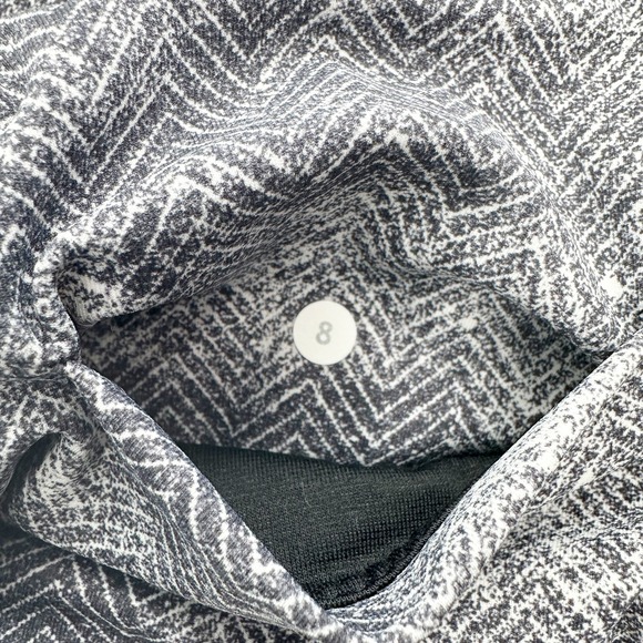 Lululemon Essential Rhythm Crop (Full-On Luxtreme) in White Black Size 8 - Picture 8 of 11